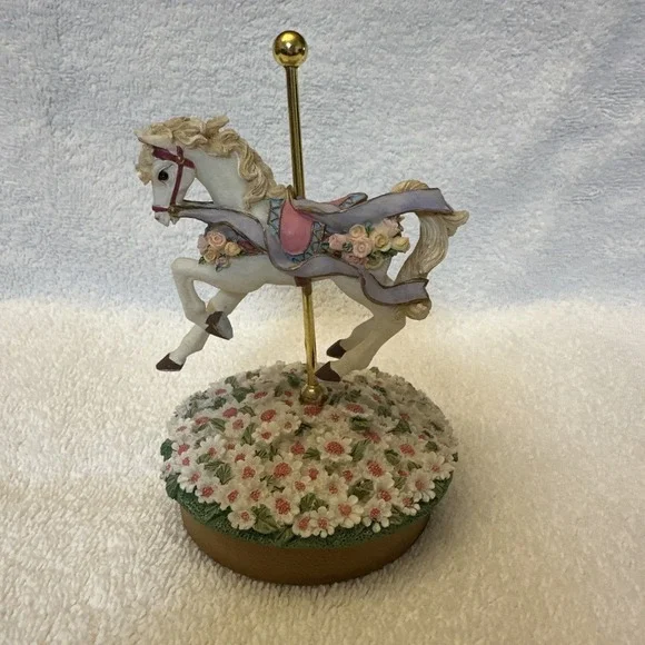Ceramic Carousel Horse Daisy Flower‎ Base Candle Topper 5 X 3.25
