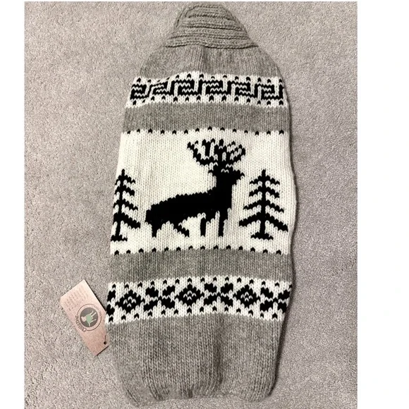 NEW Chilly Dog Grey Wool Reindeer Sweater Shawl Hand Knit NWT Sz. Med 18-29 lbs