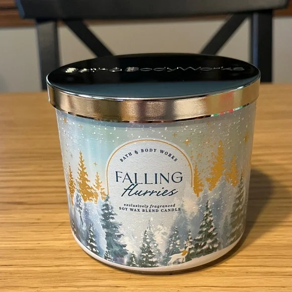 Bath & Body Works 3 Wick Candle. Falling Flurries.