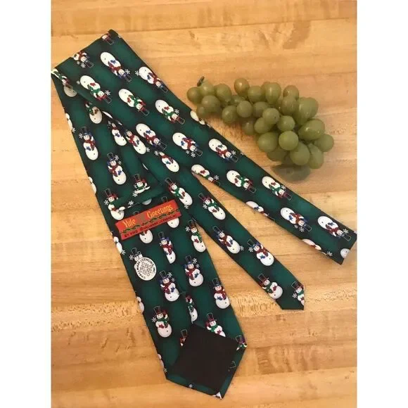 1151 CHRISTMAS SNOWMAN VTG Silk necktie  57 in x 4 in
