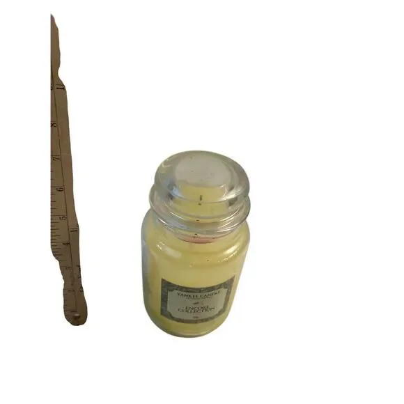 Yankee Candle Encore Collection Candle Lily 22 oz. like‎ new.