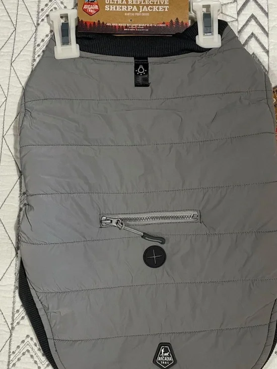 SIZE M NWOT arcadia trail ultra reflective sherpa lined dog coat