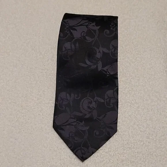 ‎Perry Ellis portfolio all silk black tie