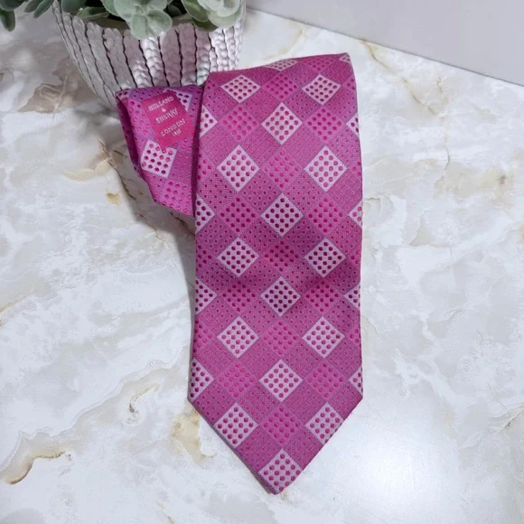 NWOT Holland & Sherry‎ London Men's Silk Printed Shape Tie Pink 3 1/2