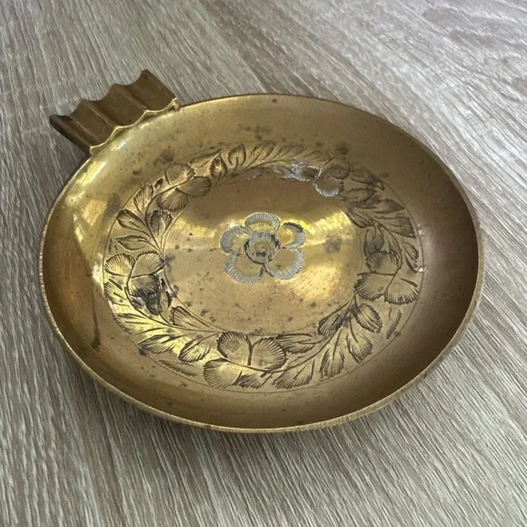 Vintage Round Brass Engraved Cigarette or Cigar Ashtray Ash Tray Flowers