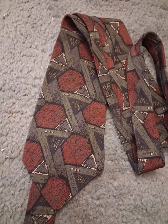 Men's Geometric Necktie in Rust and Olive