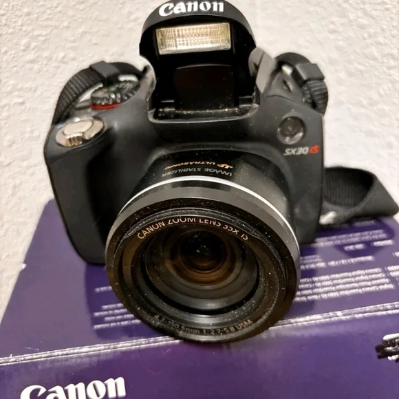 Canon Black Digital Camera with Zoom Lens