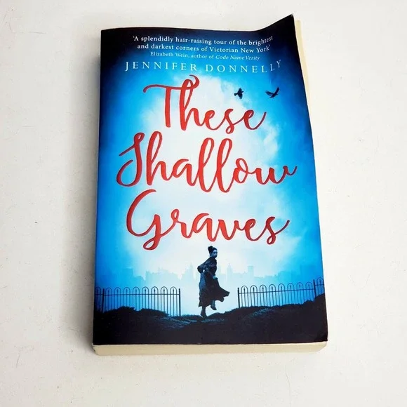 These Shallow Graves by Jennifer Donnelly Murder Mystery Book‎ Ex-Library Copy