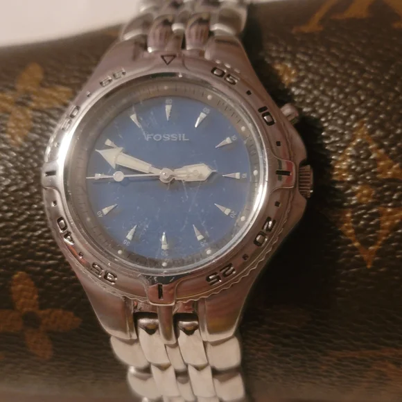 Men’s Fossil Watch AM-3612 Blue‎ 330' Water Resistant Silver Blue Face