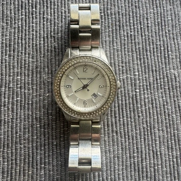 Michael Kors Madison MK5401 Women Silver Stainless Steel Analog Dial Watch