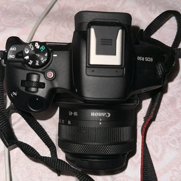 Canon E0S R50. With battery charger. RF-S 18-45mm F4.5-6.3 IS STM KIT