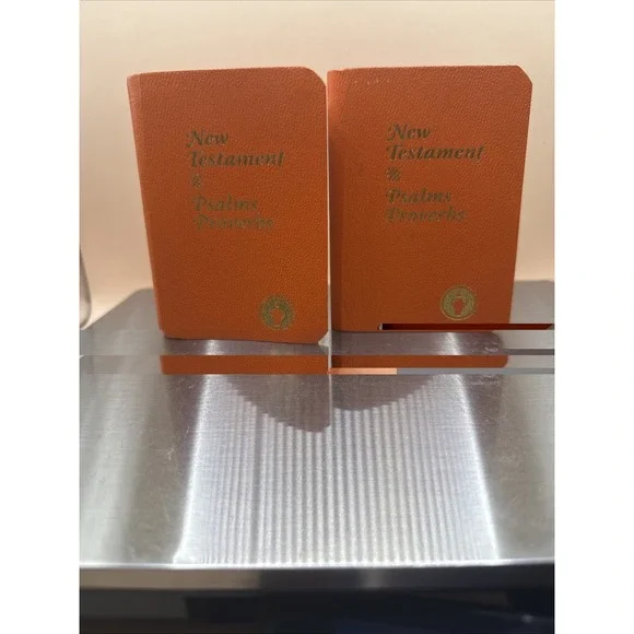 Lot of 2 Gideons Pocket Bible‎ New Testament Psalms Proverbs Mini Scripture USA