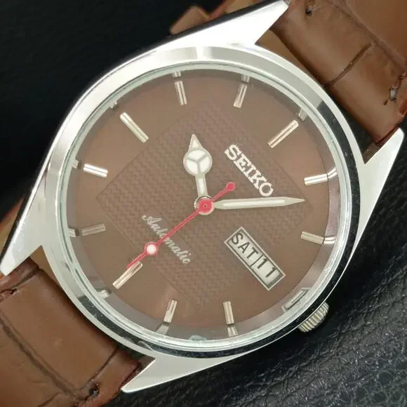 Vintage 1981 Seiko Automatic Mens Silver Watch W/daydate & Silver Accents