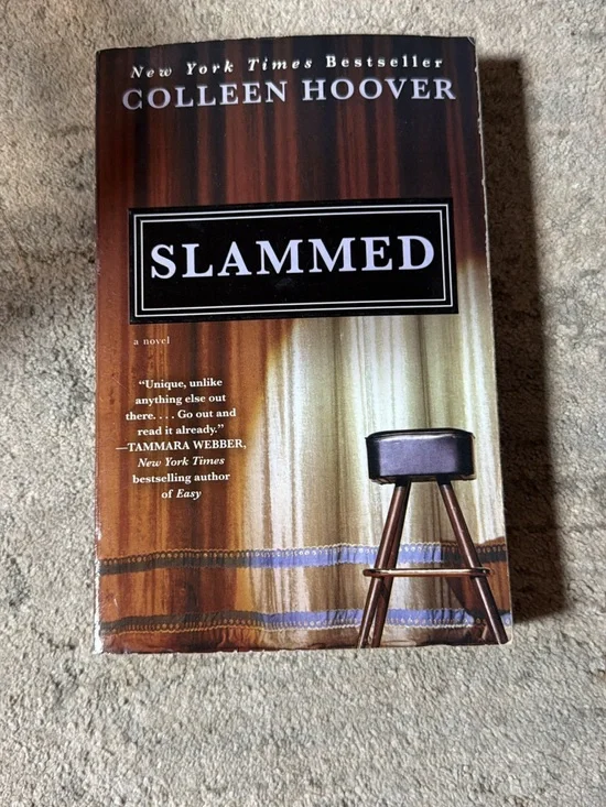Colleen Hoover 