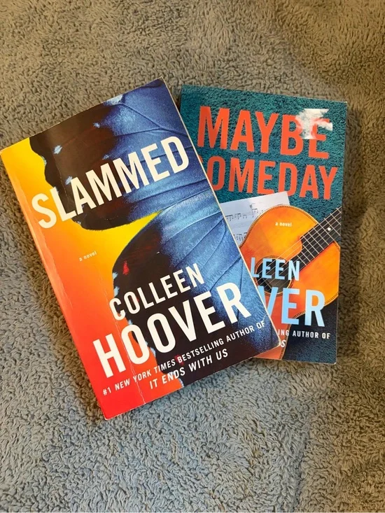 Colleen Hoover 