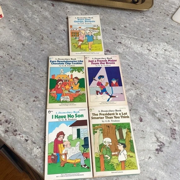 Doonesbury by Gary Trudeau boxed set of 5 vintage comic books