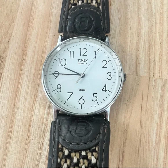 Vintage Timex silver tone brown leather watch NEW BATTERY