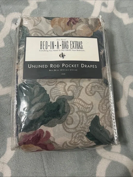 BRAND NEW Bed-In-A-Bag Extras Floral Unlined Rod Pocket Drapes - Green & Cream