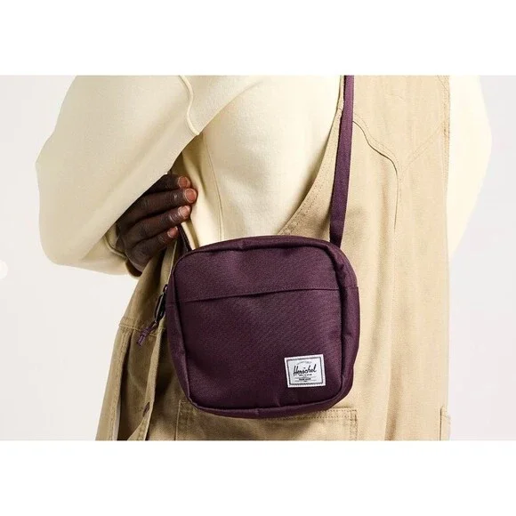 Herschel Classic Crossbody 2L Perfectly Plum NWT
