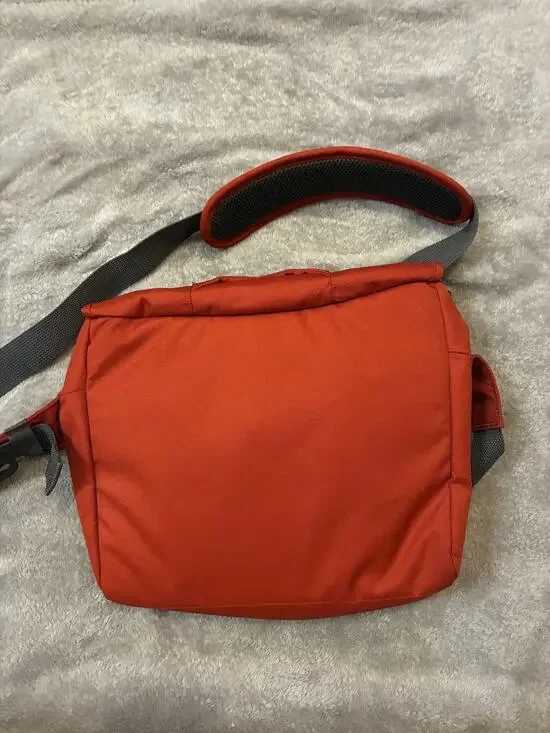 Osprey Backwoods Red Messenger Bag Adjustable Strap Padded Shoulder