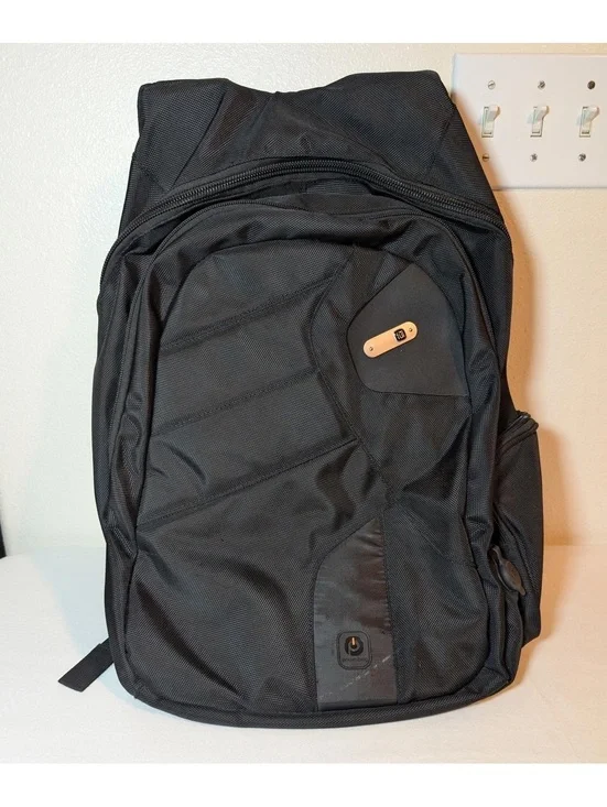 Ful Black Travel Backpack with Powerbag Charging Capabilities
