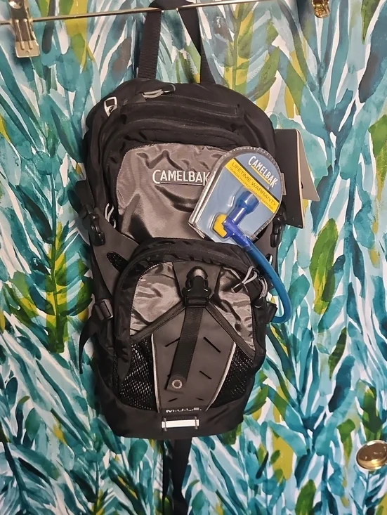 CamelBak M.U.L.E. 100 Oz (3 L) Black and Gray Hydration Pack NWT