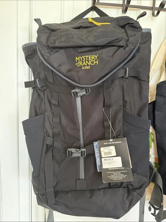 MYSTERY RANCH Scree Backpack in Black with Yellow Accent
