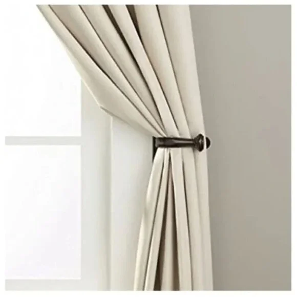 Curtain holdbacks