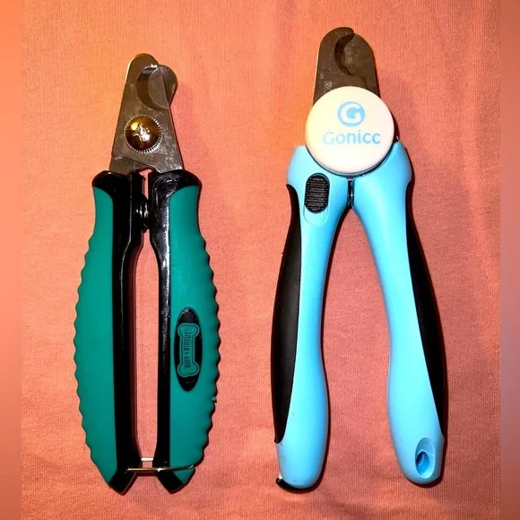 Large to Medium dog toenail clippers