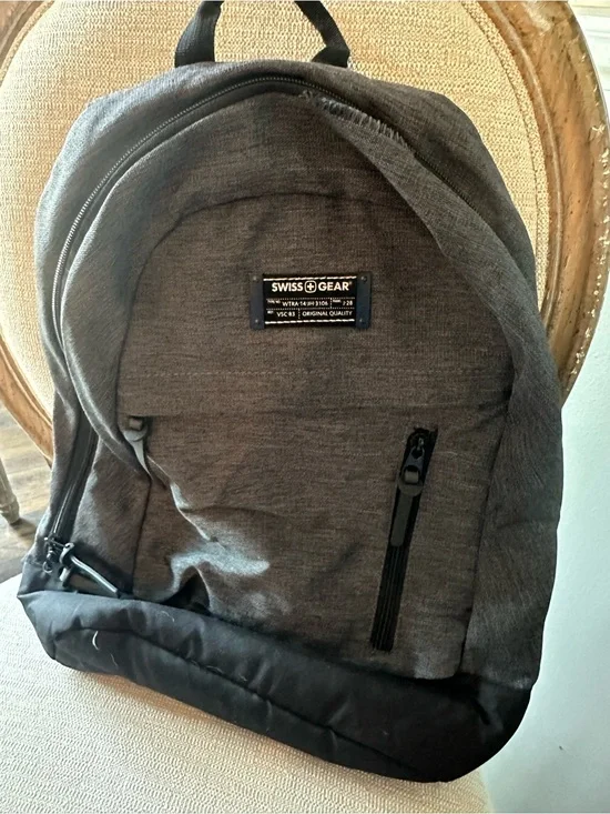 SwissGear Gray and Black Lightweight Everyday Backpack