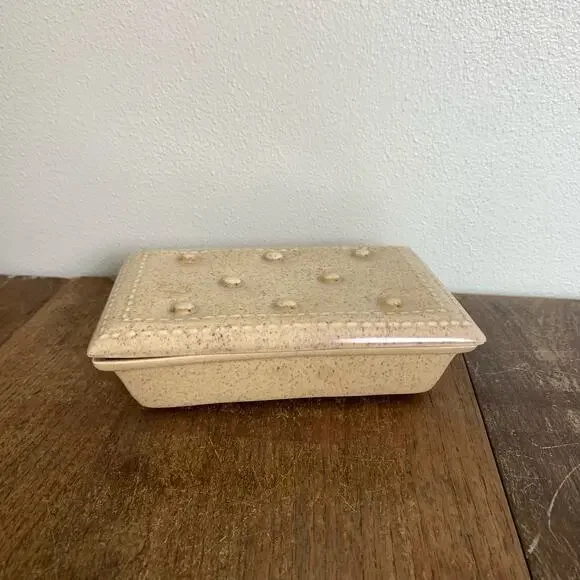 VINTAGE cream gold ottoman style trinket jewelry box ceramic Signed by Nelson‎