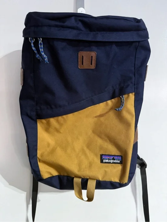 EUC Patagonia Toromiro 22L Pack Navy Yellow Backpack School Work Gym Travel