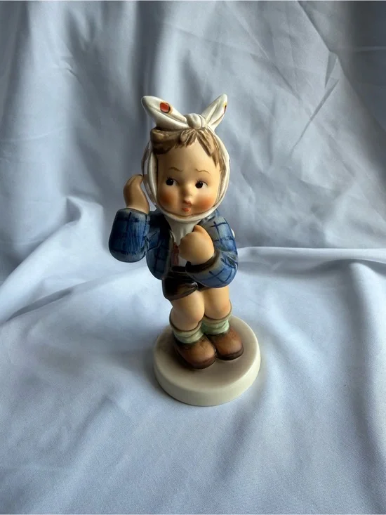 Goebel Hummel BOY WITH TOOTHACHE #217 TMK-6 (1979-1991)