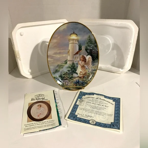 The Bradford Exchange A Little Hope Lights the Way by Dona Gelsinger Plate