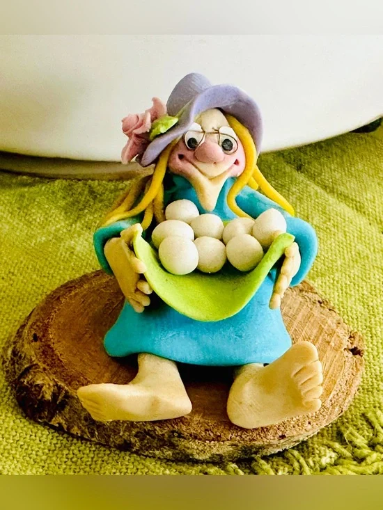 Nancy Pippen People Signed Handmade Clay Witch Figurine on Driftwood - 1.5”in