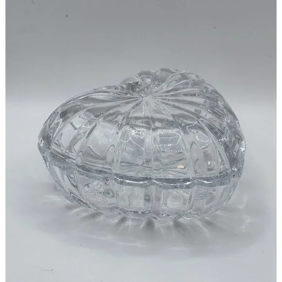 Vintage Clear Glass Heart Shaped Trinket Box Covered Candy Dish Jewelry Box 4.5”