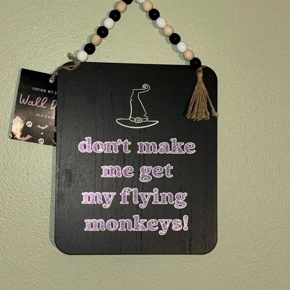 Halloween flying monkeys wall decor.