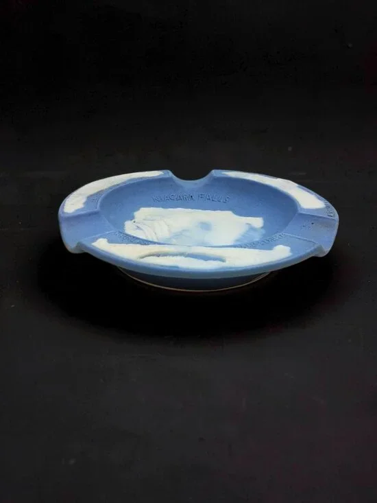 vintage 1940s sandstone blue/white niagara falls ashtray
