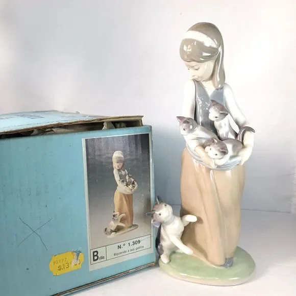 Retired Lladro Following Her Cats #1309 Hand Made In Spain Porcelain Figurine