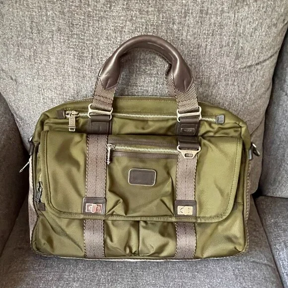 Tumi Alpha Bravo Pinckey Flap Brief    New without Tag