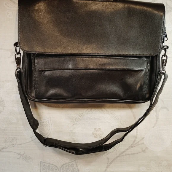 Hazel Black Leather  Briefcase/Laptop Organizer Messenger Bag
