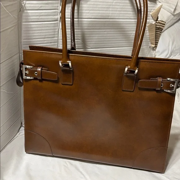 Franklin Covey leather bag with multiple compartments and padding. NWOT