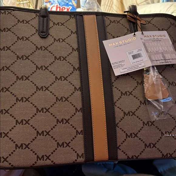 Max Studio Men's Briefcase with Tan and Brown Accents