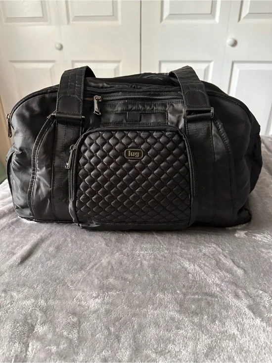 Unisex Lug Propeller Black Quilted Crossbody/Short Shoulder Nylon Duffel Bag EUC