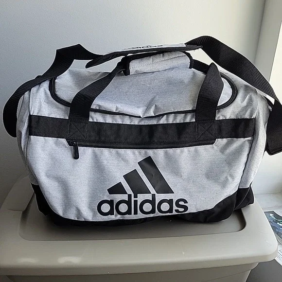 Adidas Defender Duffle Gym Bag Gray Black Shoulder Strap Medium, Great Condition