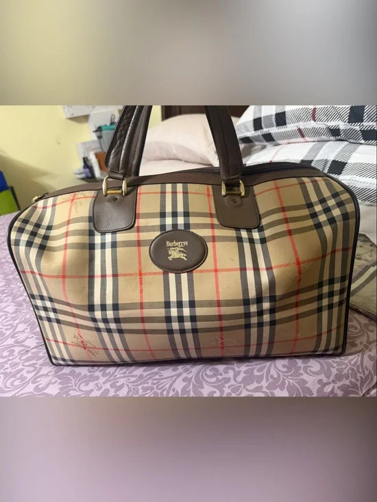 Vintage Burberry canvas Boston 45 travel bag.