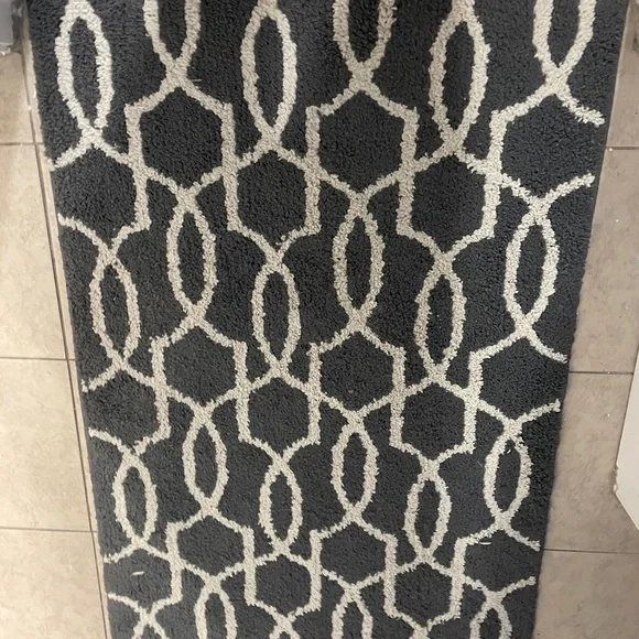 Geometric Patterned Rug - Grey and White