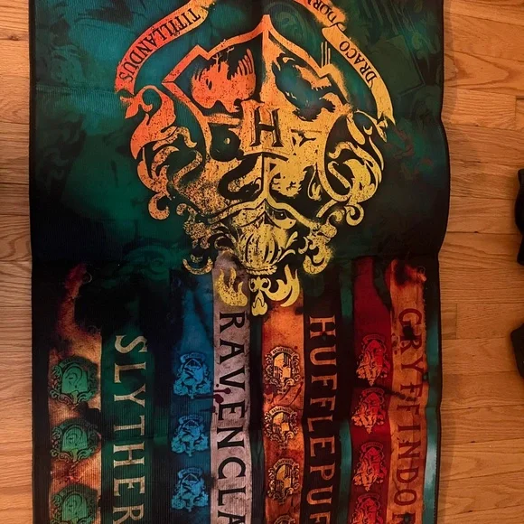 - Hogwarts House rug mat  - Multicolor