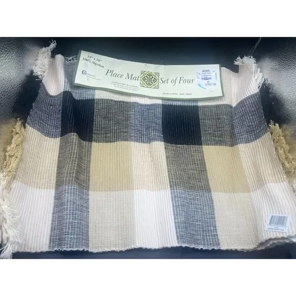 Chesapeake Merchandising Inc 100% Algodon Set Of 4 Placemats RN#94438 13'' 19*''