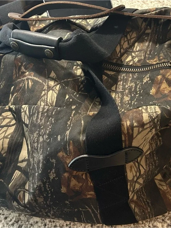 Filson Tin Cloth Medium Duffle in Realtree